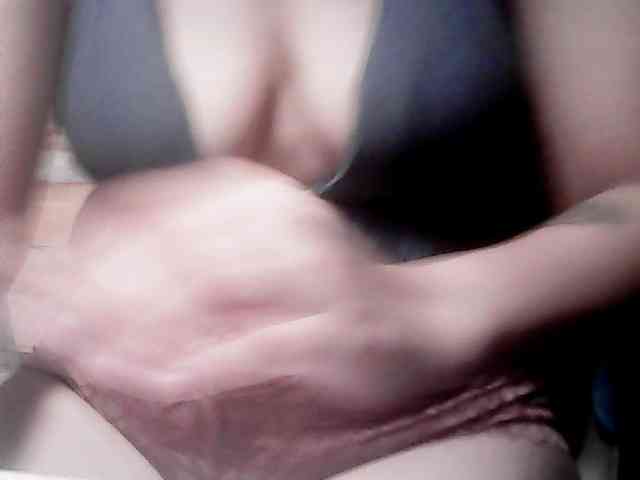 extremelymilkyboobs webcam