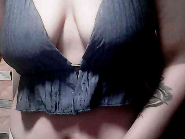 extremelymilkyboobs webcam