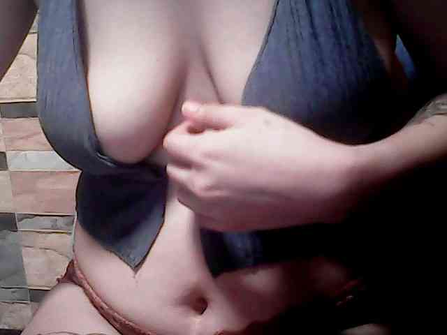 extremelymilkyboobs webcam