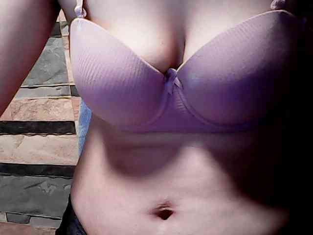 extremelymilkyboobs webcam