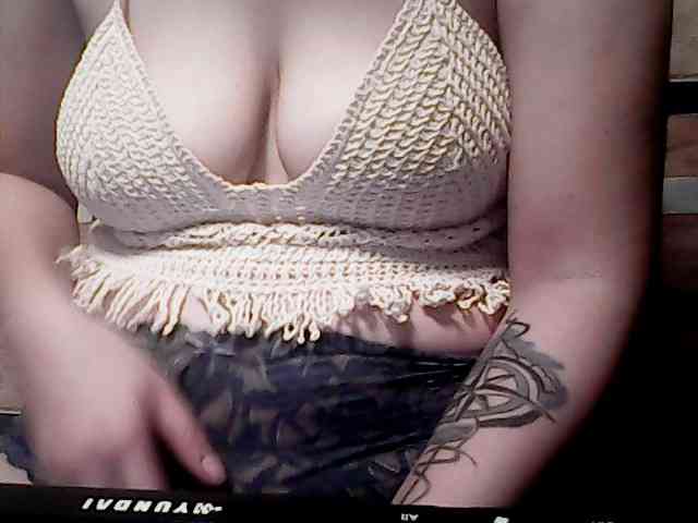 extremelymilkyboobs webcam