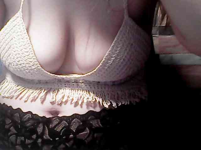 extremelymilkyboobs webcam