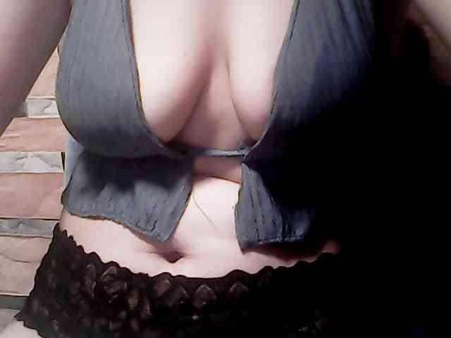 Extremelymilkyboobs's cam show statistics and live stream