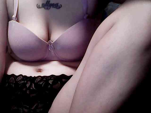 extremelymilkyboobs webcam