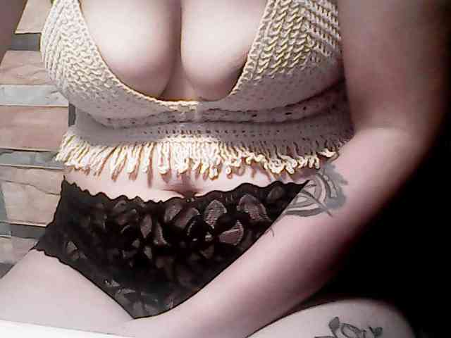 extremelymilkyboobs webcam