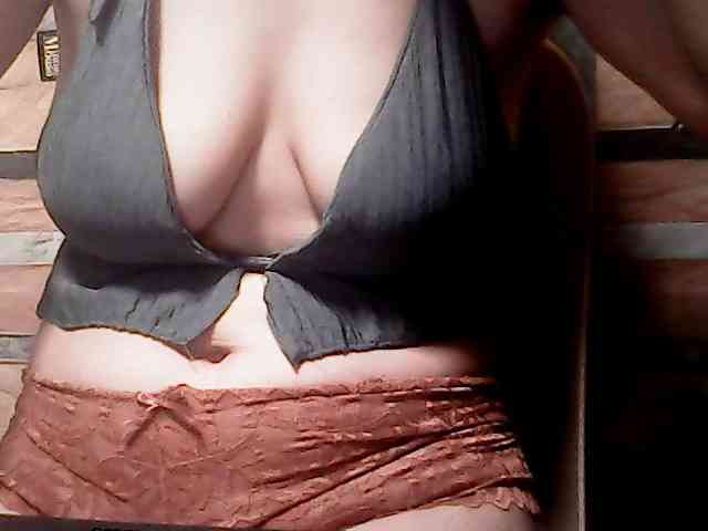 extremelymilkyboobs webcam