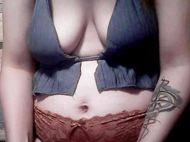 extremelymilkyboobs webcam