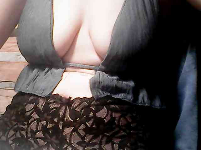 extremelymilkyboobs webcam