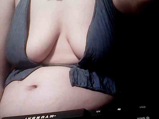 extremelymilkyboobs webcam