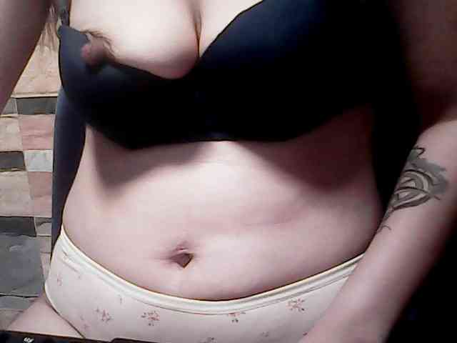 extremelymilkyboobs webcam
