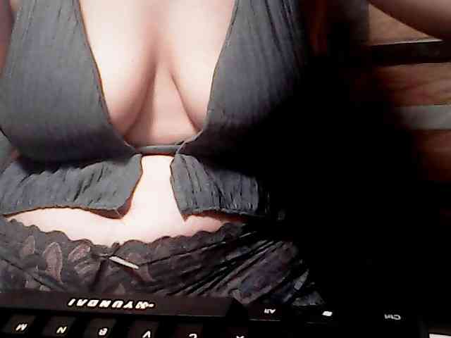 extremelymilkyboobs webcam