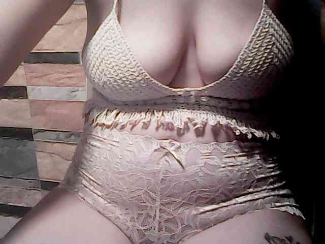 extremelymilkyboobs webcam