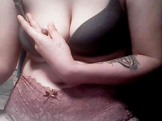 extremelymilkyboobs webcam