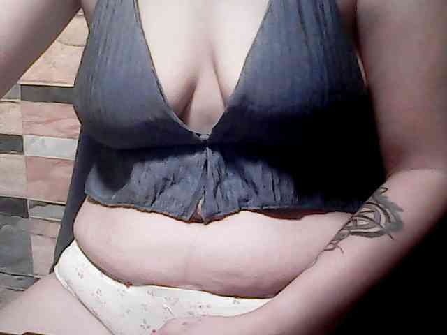 extremelymilkyboobs webcam