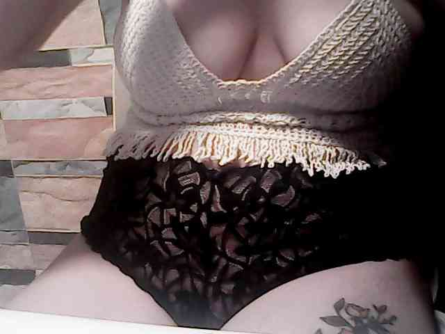 extremelymilkyboobs webcam
