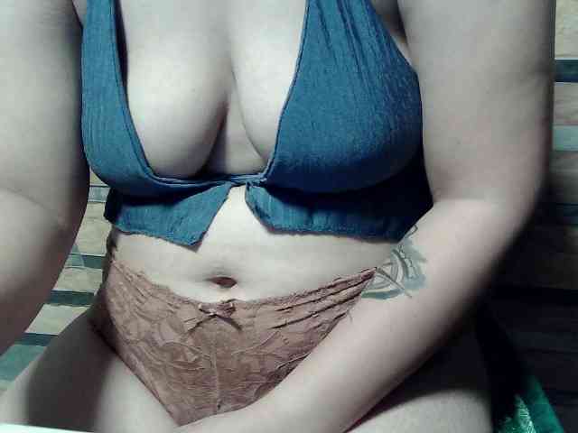 extremelymilkyboobs webcam