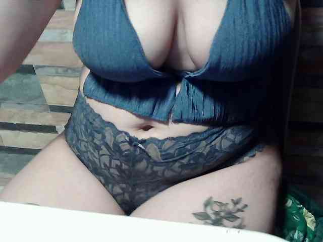 extremelymilkyboobs webcam