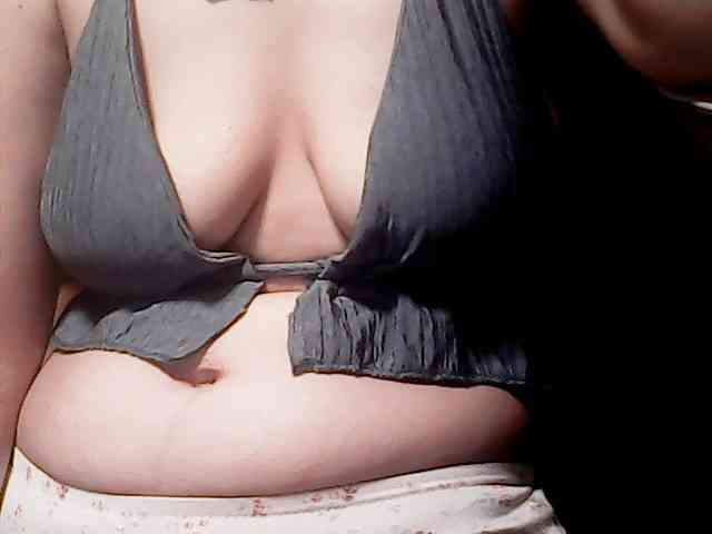 extremelymilkyboobs webcam