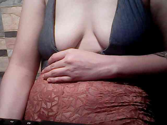 extremelymilkyboobs webcam