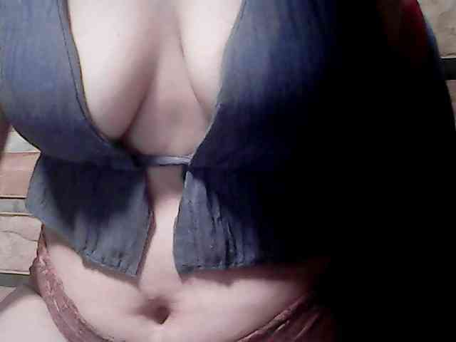 extremelymilkyboobs webcam