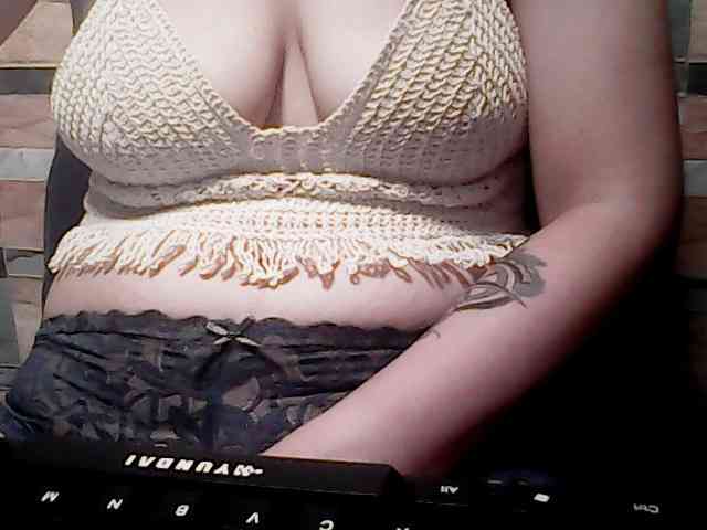 extremelymilkyboobs webcam
