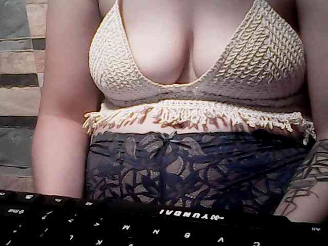 extremelymilkyboobs webcam