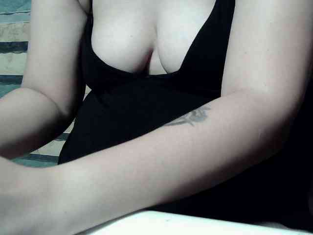 extremelymilkyboobs webcam