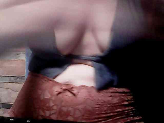 extremelymilkyboobs webcam