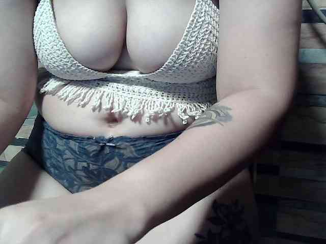 extremelymilkyboobs webcam