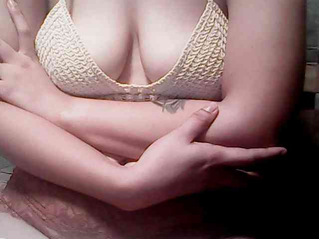extremelymilkyboobs webcam