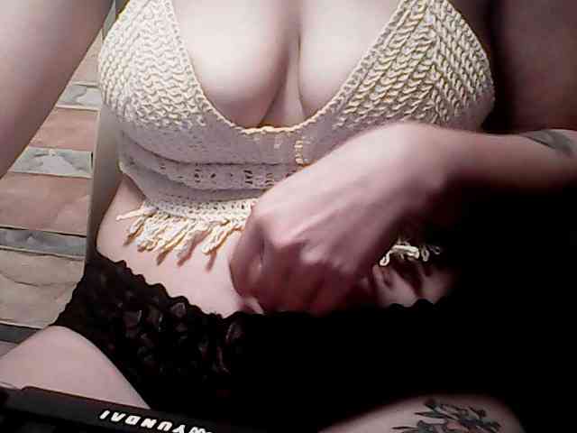 extremelymilkyboobs webcam
