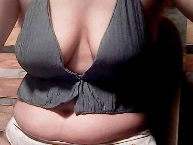 extremelymilkyboobs webcam
