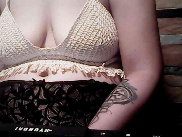 extremelymilkyboobs webcam