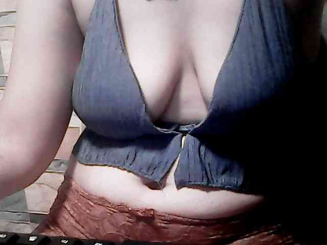 extremelymilkyboobs webcam