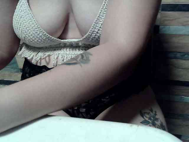 extremelymilkyboobs webcam