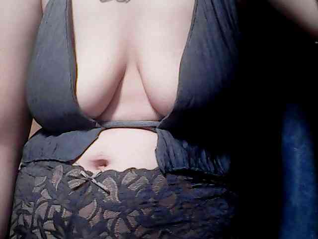 extremelymilkyboobs webcam