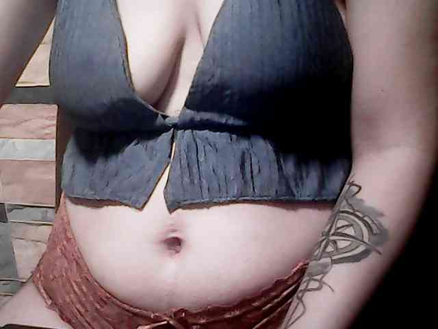 extremelymilkyboobs webcam