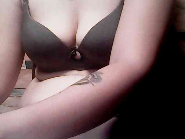 extremelymilkyboobs webcam