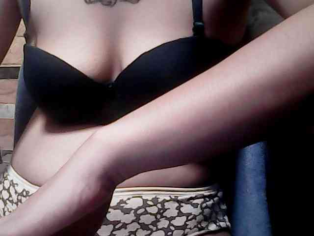 extremelymilkyboobs webcam