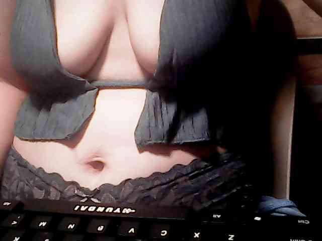 extremelymilkyboobs webcam