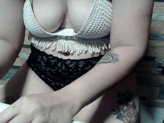 extremelymilkyboobs webcam