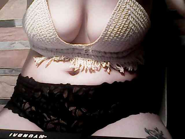 extremelymilkyboobs webcam
