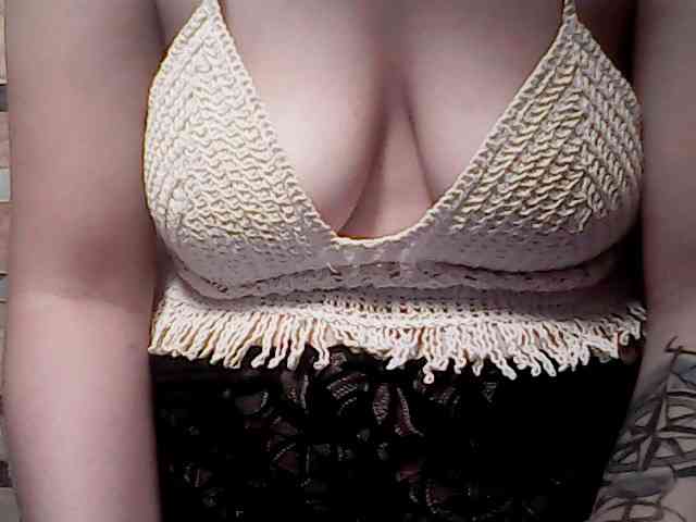 extremelymilkyboobs webcam