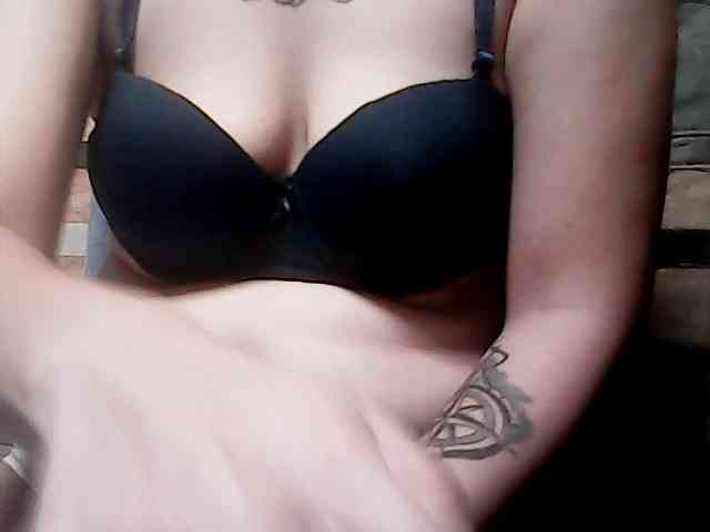 extremelymilkyboobs webcam