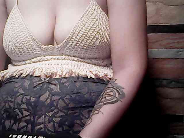 extremelymilkyboobs webcam