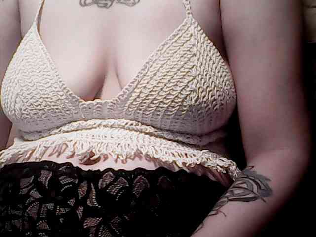 extremelymilkyboobs webcam