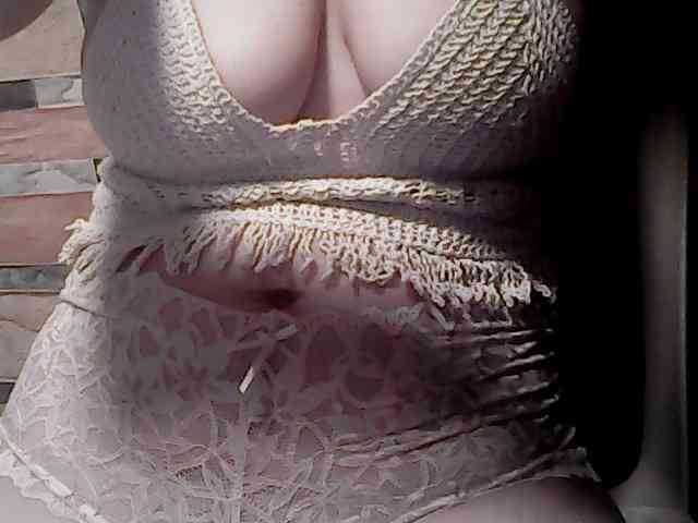 extremelymilkyboobs webcam