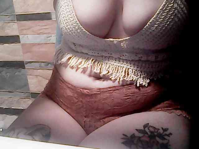 extremelymilkyboobs webcam