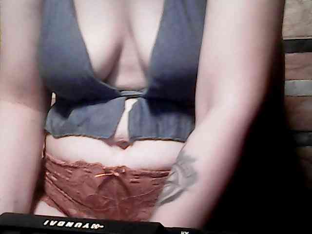 extremelymilkyboobs webcam