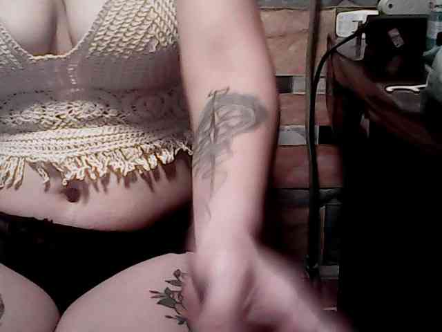 extremelymilkyboobs webcam